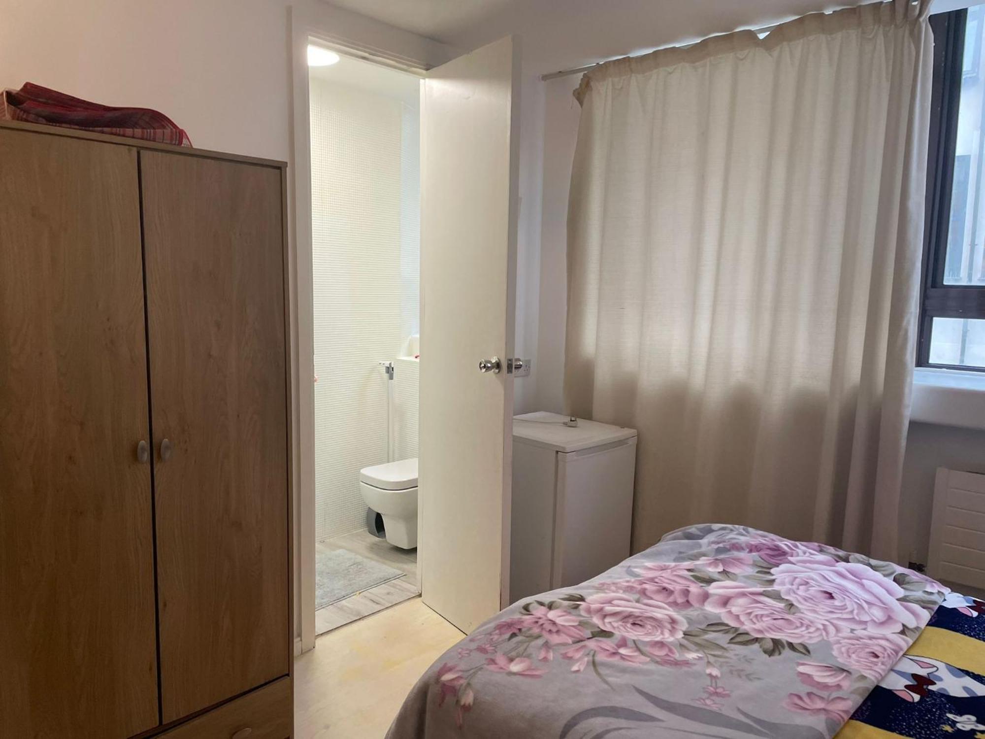 2 Bedroom Flat In * Londra